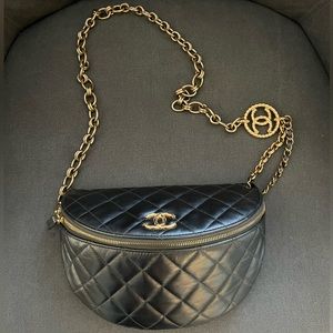 Chanel Quilted Calfskin
Chain CC Crossbody Bag